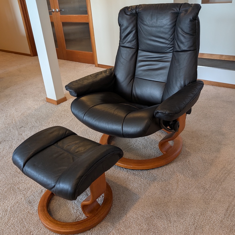 Rain City Estate Sales Seattle Online Auction - Ekornes Stressless Recliner with foot rest